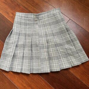 Hoerev pleaded white and gray plaid skort XS preppy academia college tenniscore
